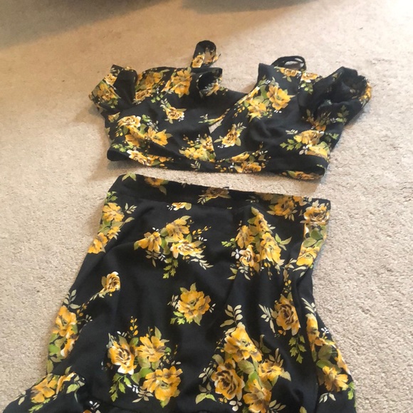 2 piece skirt set - Picture 2 of 4